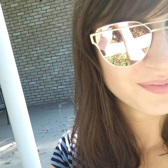 Meet your Posher, Lillian - Picture 1 of 1